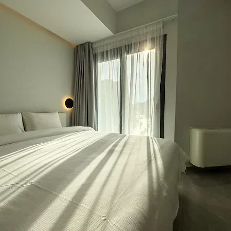 8 By Proliving Hospitality * Thessaloniki