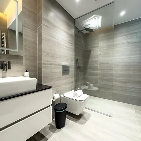 8 By Proliving Hospitality テッサロニキ