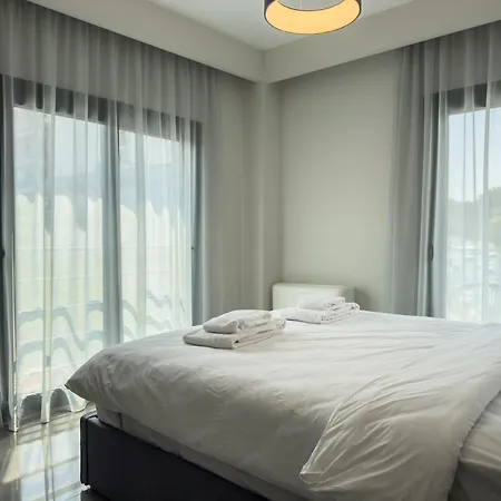 8 By Proliving Hospitality アパート