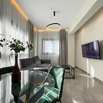 8 By Proliving Hospitality Apartman