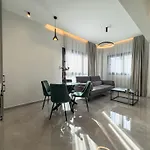 8 By Proliving Hospitality Apartman