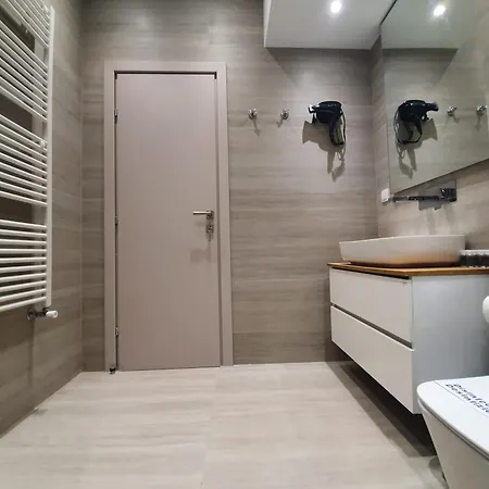 8 By Proliving Hospitality Salonicco