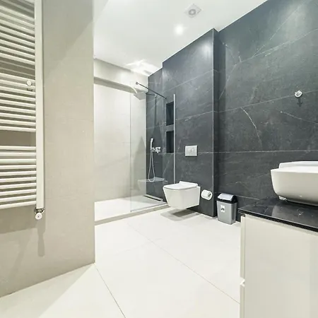 8 By Proliving Hospitality Salonicco