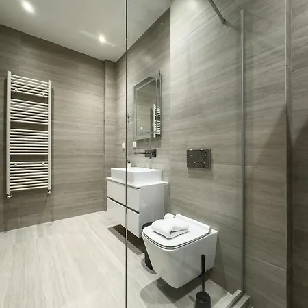 8 By Proliving Hospitality Apartman